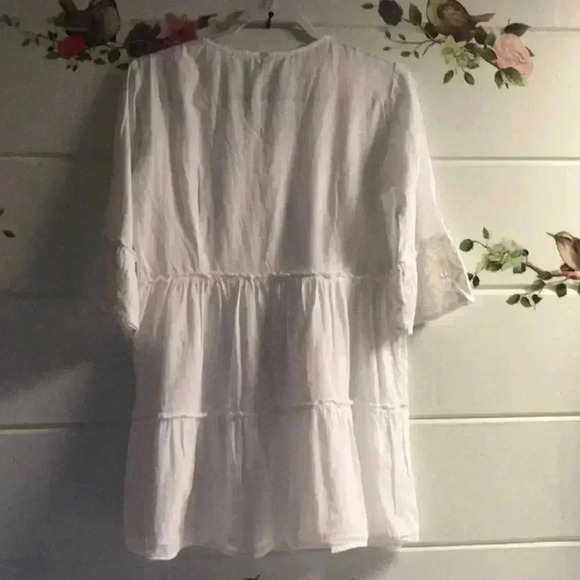 Women’s blouse size medium - Picture 3 of 4